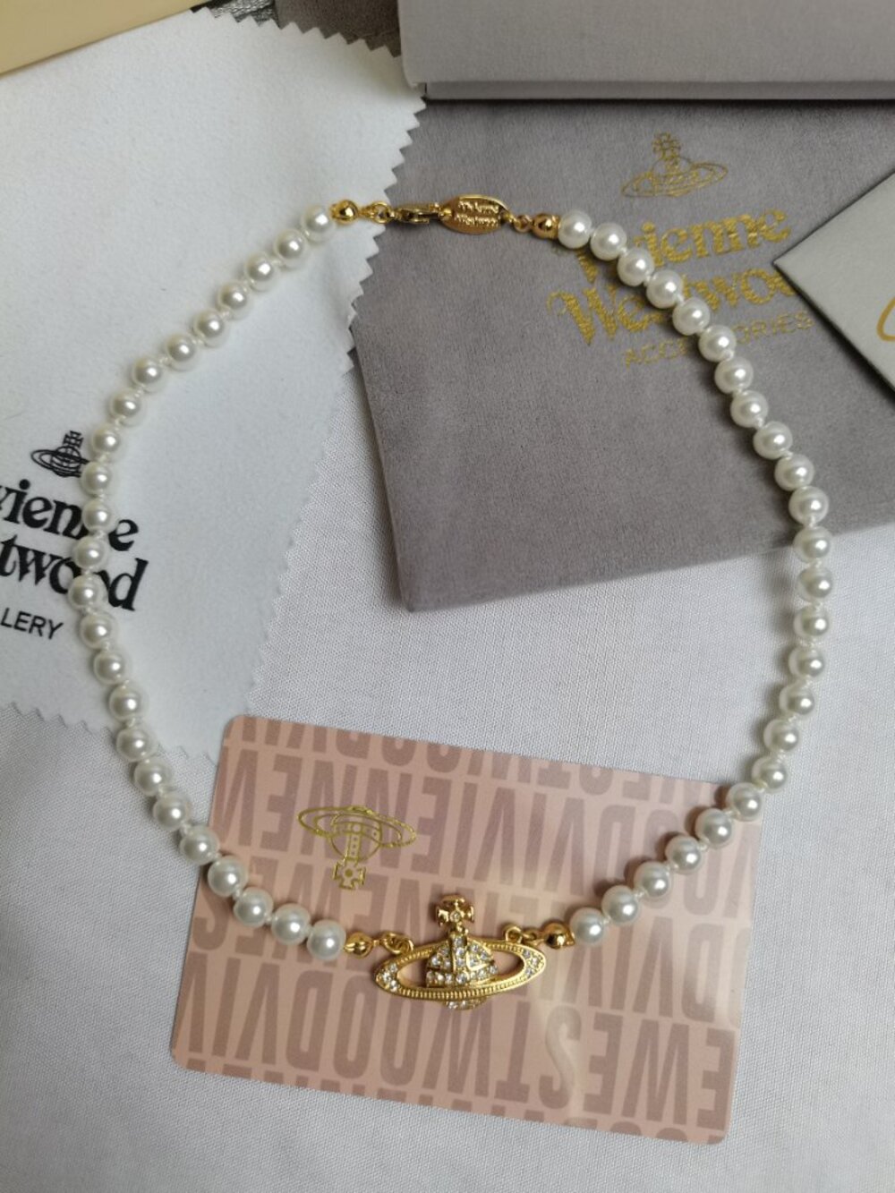 Beautiful Vivienne Westwood Mini Bas Relief Choker Elegant